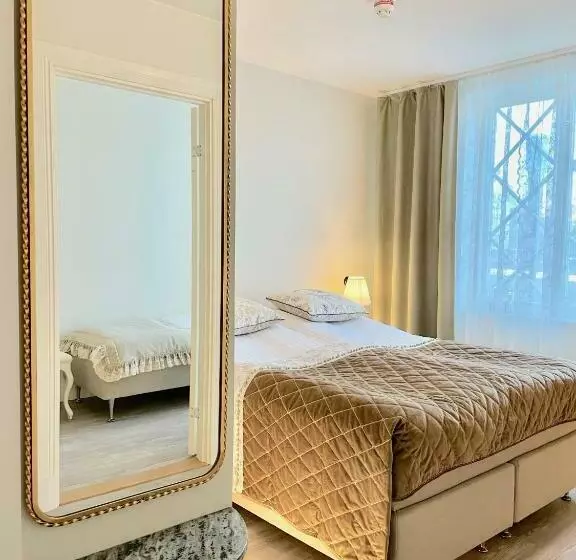 Perhehuone, L Hamngatan 27