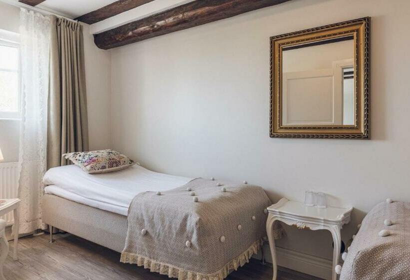 חדר משפחתי, L Hamngatan 27