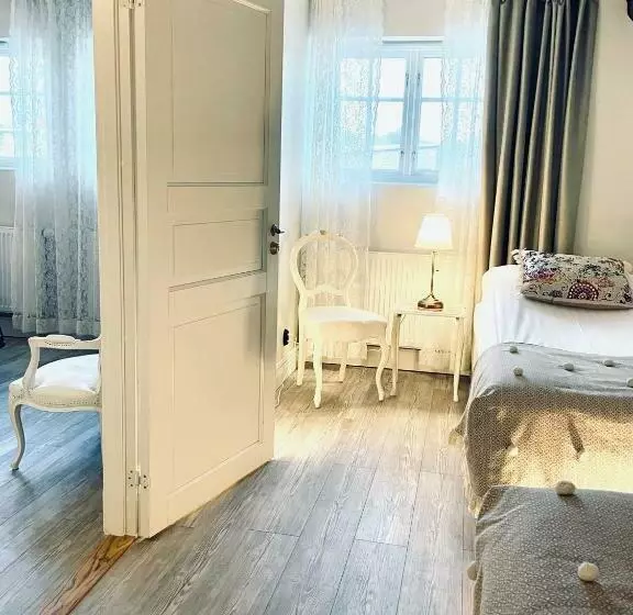 Perhehuone, L Hamngatan 27