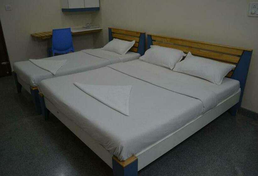 带阳台的三人标准间, Metro Park