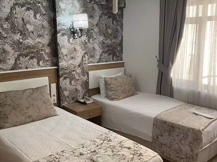 اتاق استاندارد یک نفره, Polanin