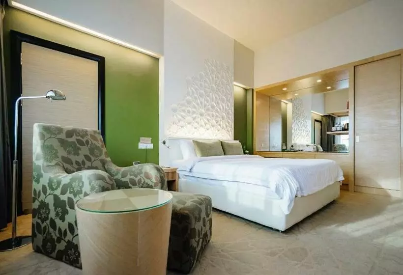 キングサイズベッドのデラックスルーム, Raia Hotel Kota Kinabalu