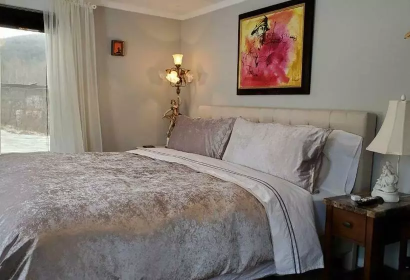 キングサイズベッドのスタンダードルーム, Mountain Treasure Bed And Breakfast