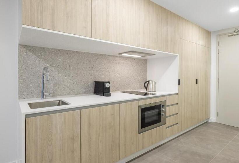 스탠다드 스튜디오, Meriton Suites Melbourne