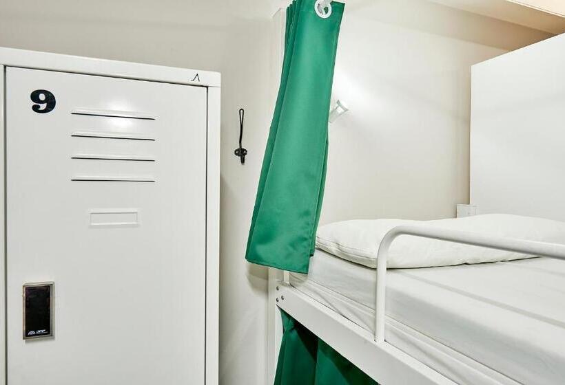 Кровать в Общей Комнате, Hola Hostal Eixample