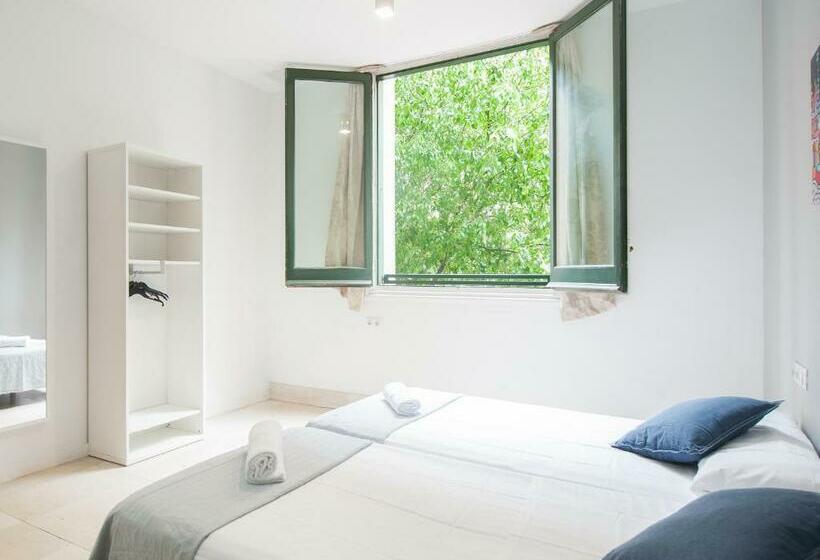 اتاق استاندارد چهارنفره با سرویس بهداشتی مشترک, No Limit Barcelona Central