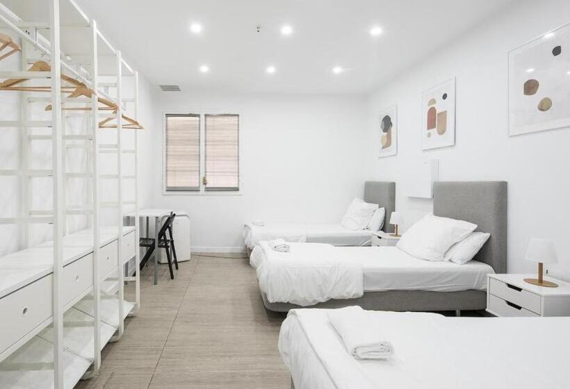 اتاق استاندارد چهارنفره با سرویس بهداشتی مشترک, No Limit Barcelona Central