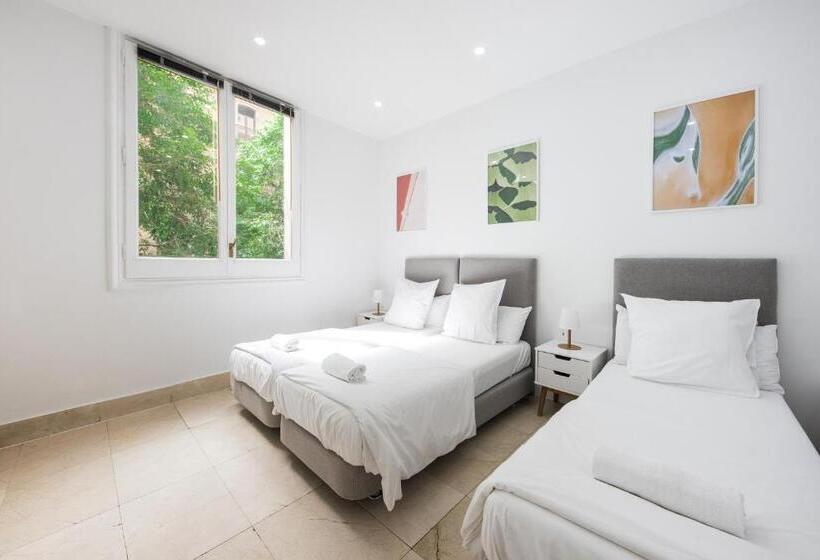 اتاق استاندارد چهارنفره با سرویس بهداشتی مشترک, No Limit Barcelona Central