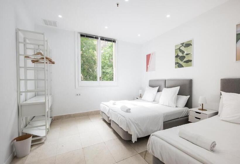 اتاق استاندارد چهارنفره با سرویس بهداشتی مشترک, No Limit Barcelona Central