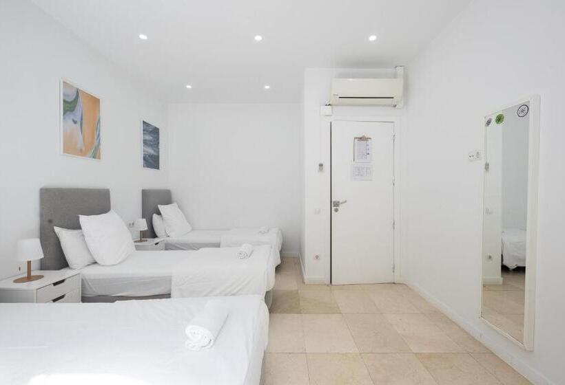 اتاق استاندارد چهارنفره با سرویس بهداشتی مشترک, No Limit Barcelona Central