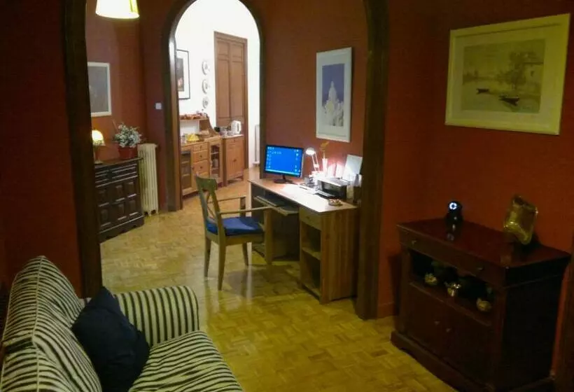 اتاق اکونومی با حمام مشترک, Ally S Bed&breakfast