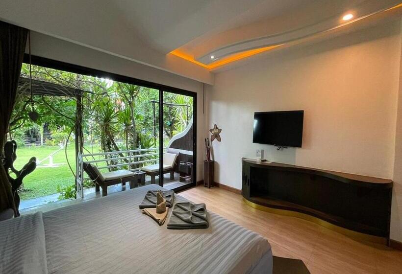 סטודיו דלוקס, Ac 2 Resort