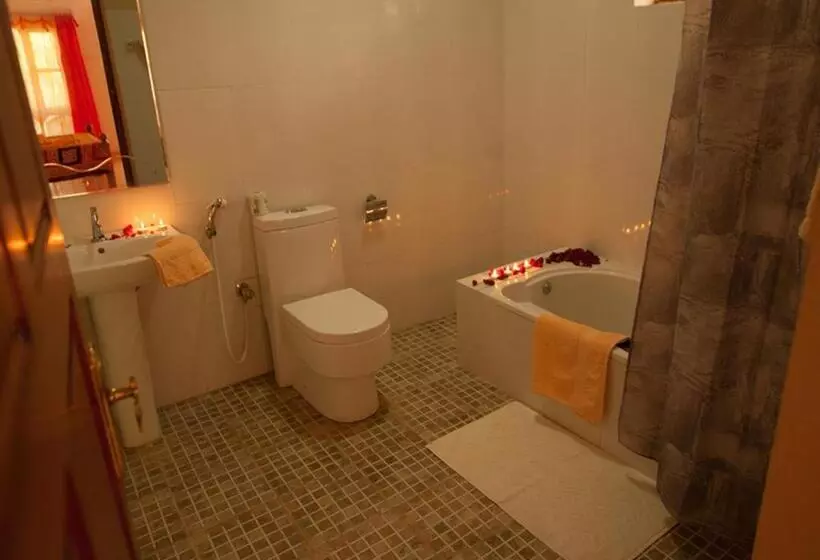 デラックスルーム, Ashiyana Cliff And Beach Resort
