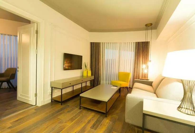سوئیت جونیور با تخت بزرگ, Doubletree By Hilton Hotel Izmir Airport