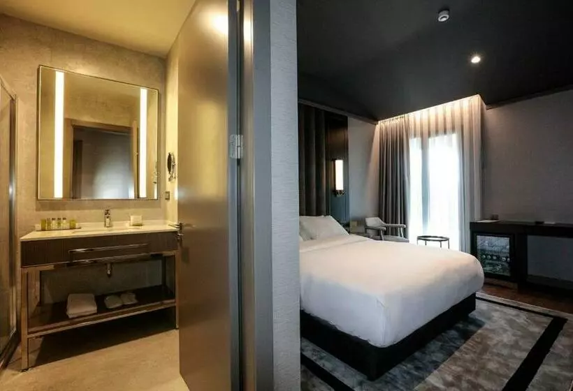 اتاق استاندارد با تخت بزرگ, Doubletree By Hilton Hotel Izmir Airport