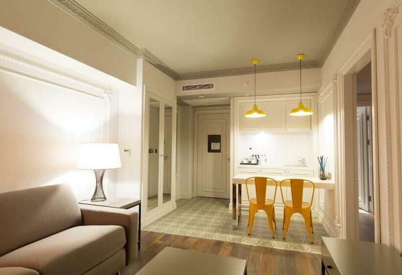 سوئیت جونیور با تخت بزرگ, Doubletree By Hilton Hotel Izmir Airport