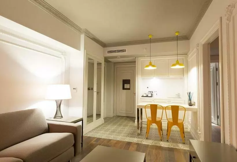 سوئیت جونیور با تخت بزرگ, Doubletree By Hilton Hotel Izmir Airport
