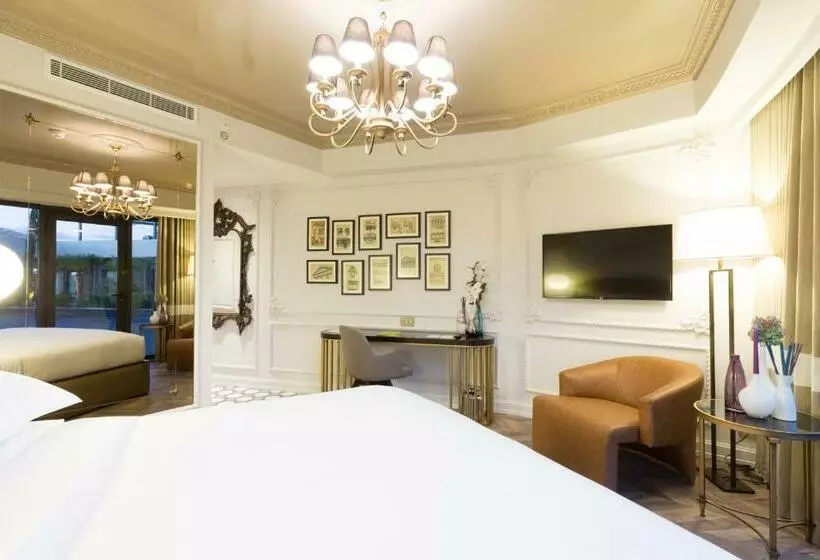 اتاق لوکس با تخت بزرگ, Doubletree By Hilton Hotel Izmir Airport