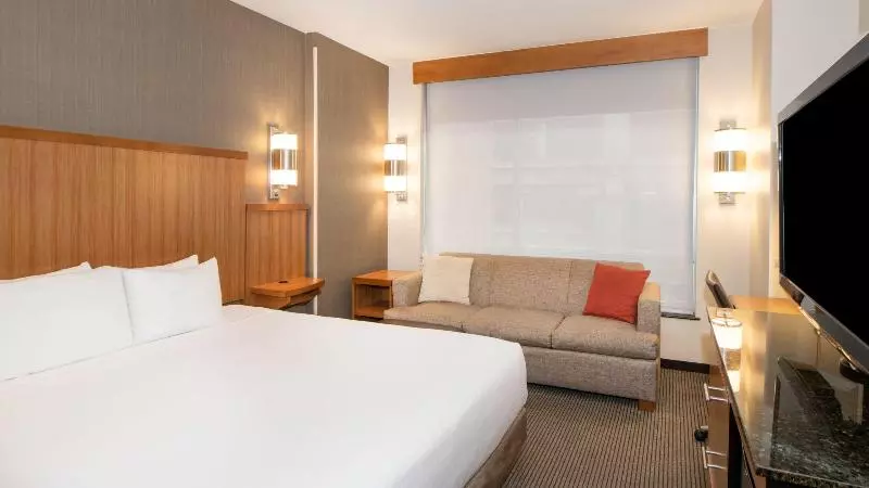 سوئیت جونیور با تخت بزرگ, Doubletree By Hilton Hotel Izmir Airport