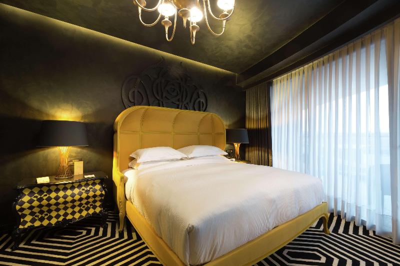 带大床的豪华间, Doubletree By Hilton Hotel Izmir Airport