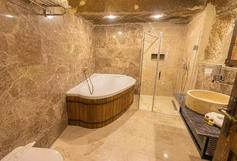 Suite Deluxe, Taskonak