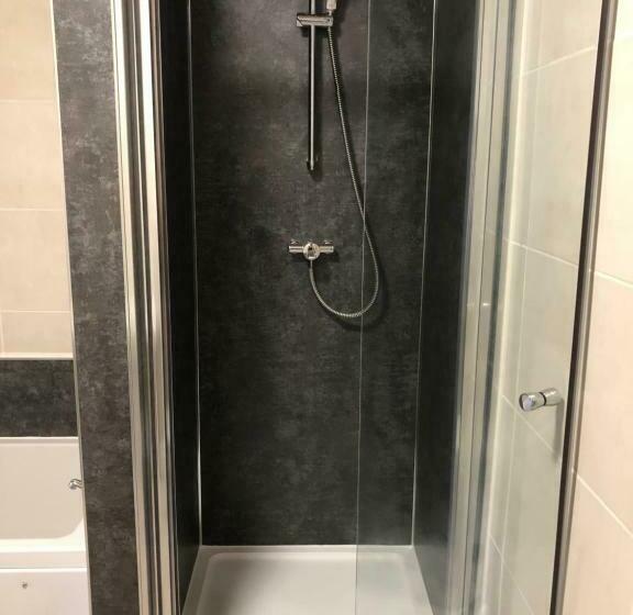 חדר סטנדרט, The Black Swan