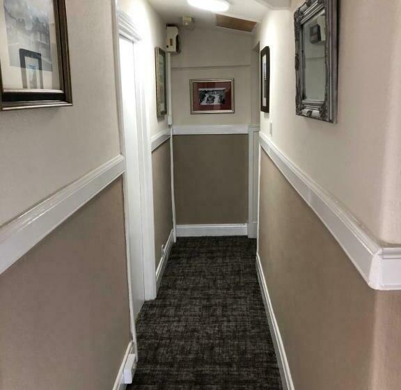 חדר סטנדרט, The Black Swan