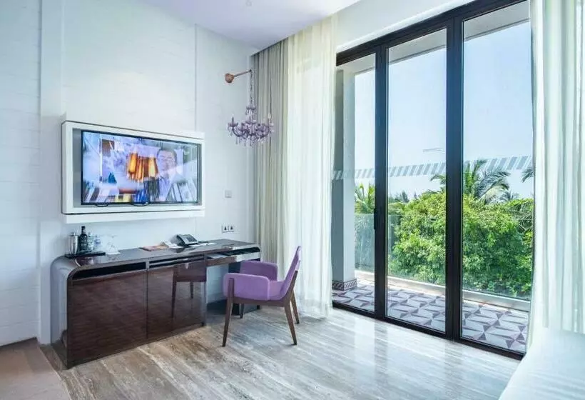 Suite, W Goa