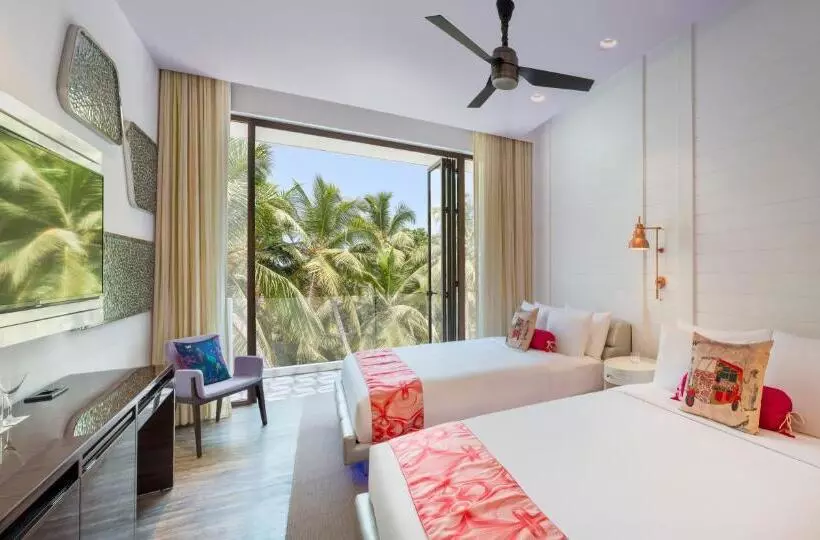 Camera Standard, W Goa