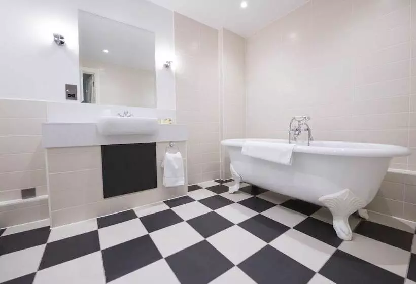Suite Superior, Yarrow