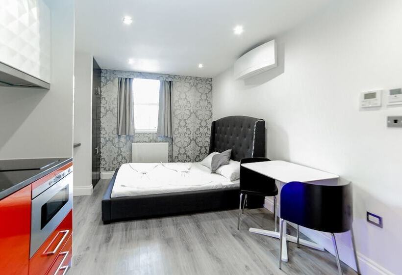 استودیوی سوپریور, Imperial Court Suites