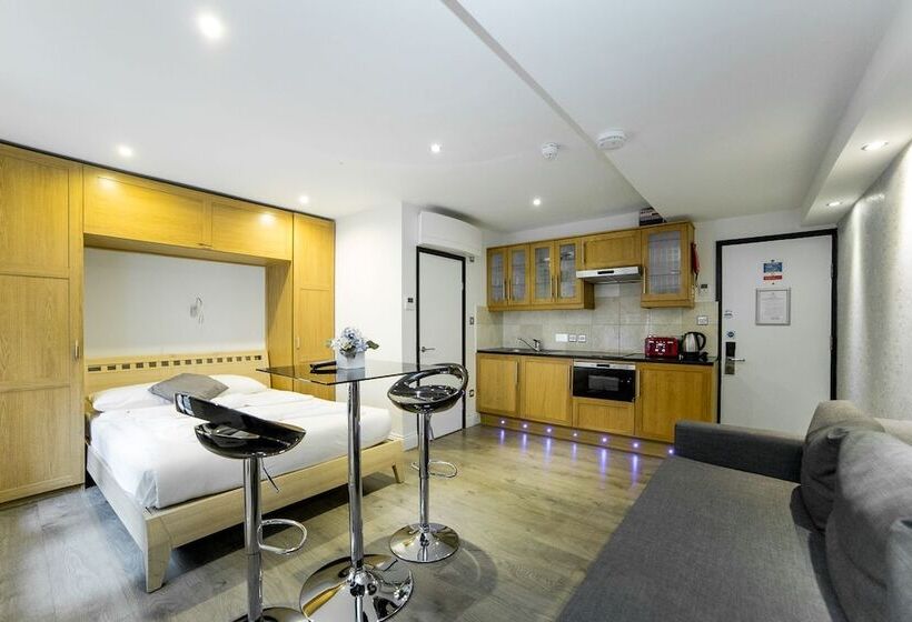 استودیوی سوپریور, Imperial Court Suites