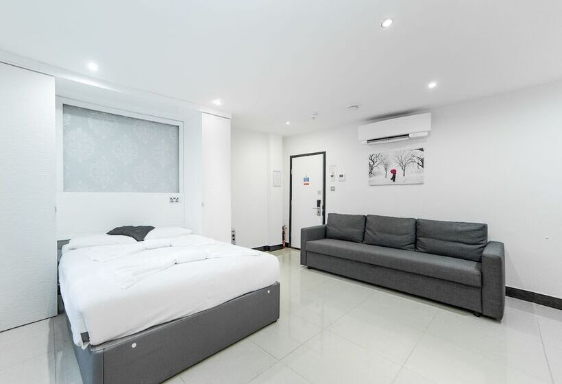 استودیوی سوپریور, Imperial Court Suites