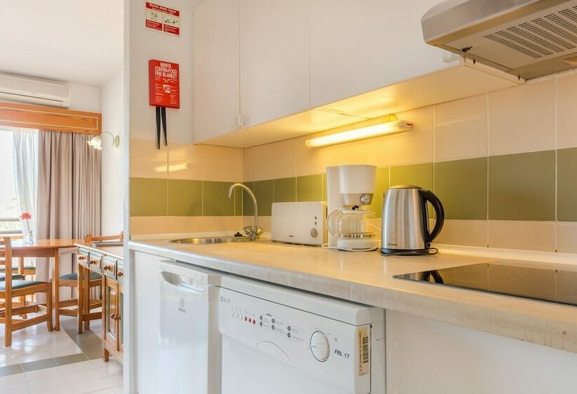 스탠다드 스튜디오, Luna Hotel Da Oura