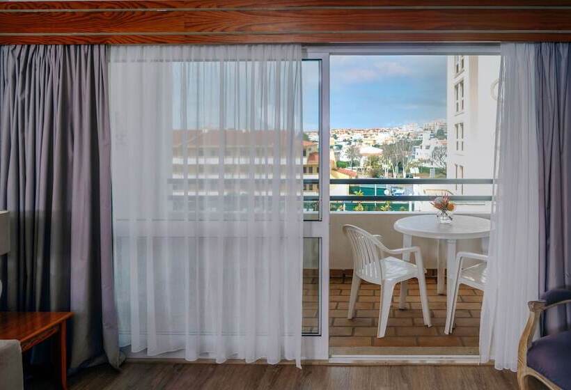 스탠다드 스튜디오, Luna Hotel Da Oura