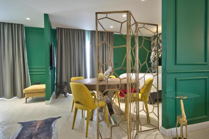 스탠다드 스튜디오, Luna Hotel Da Oura