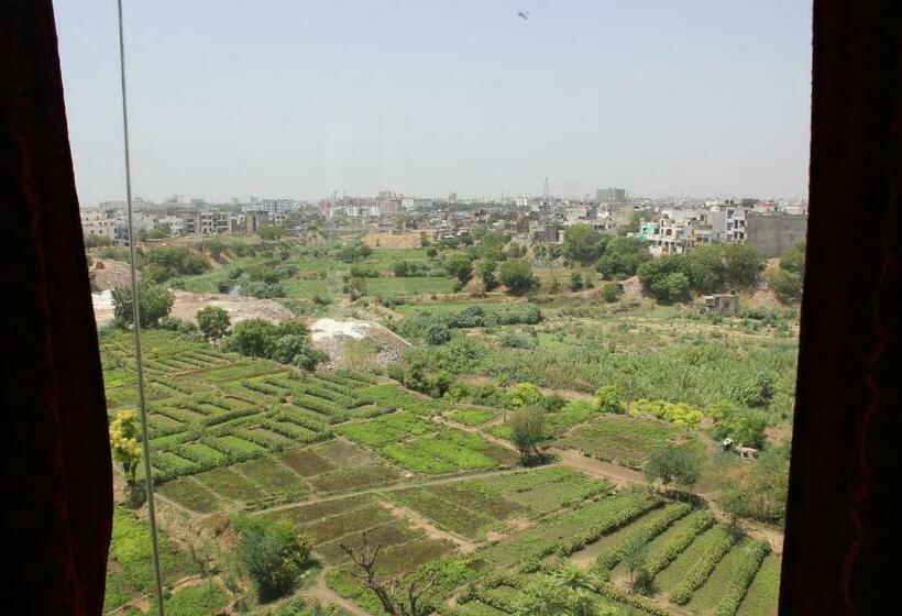 Deluxe Rum, Savi Regency