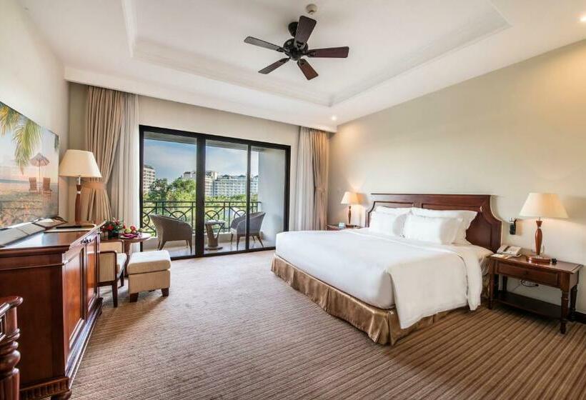 اتاق لوکس با تخت بزرگ, Sheraton Phu Quoc Long Beach Resort