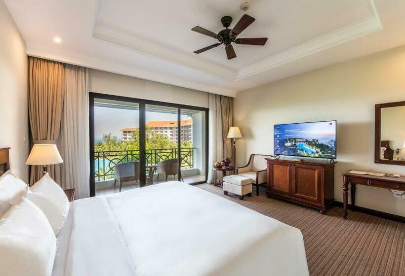 اتاق لوکس با تخت بزرگ, Sheraton Phu Quoc Long Beach Resort