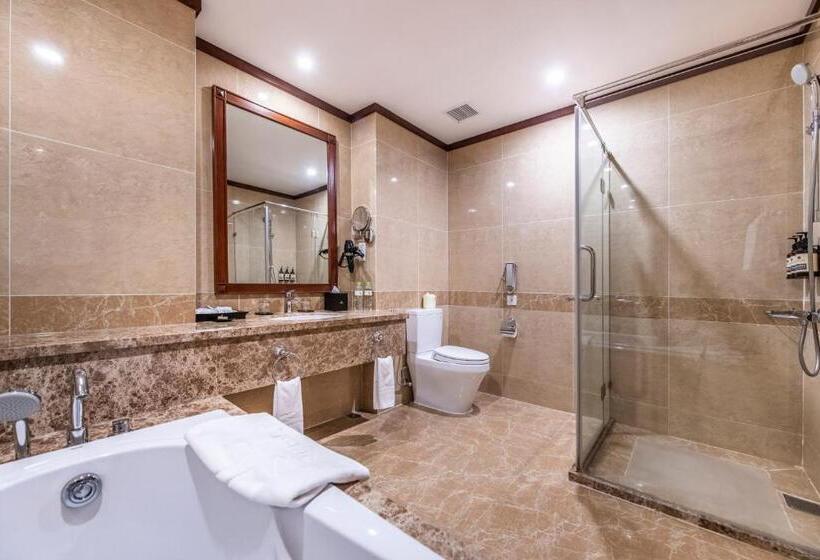 اتاق لوکس با چشم‌انداز باغ, Sheraton Phu Quoc Long Beach Resort