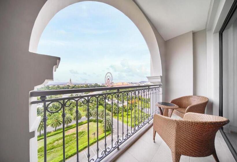اتاق لوکس با تخت بزرگ, Sheraton Phu Quoc Long Beach Resort