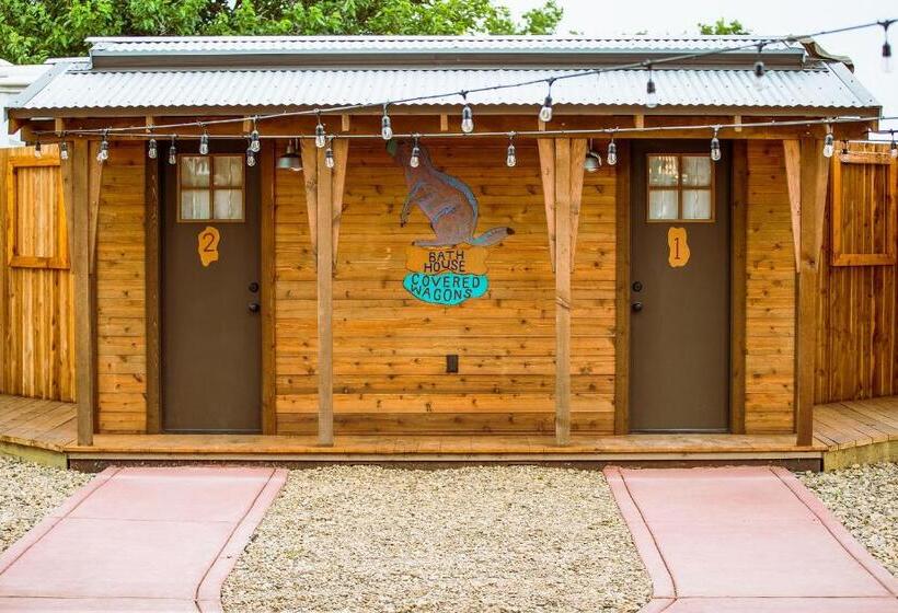 침실 2개 스위트, The Big Texan   Cabins And Wagons