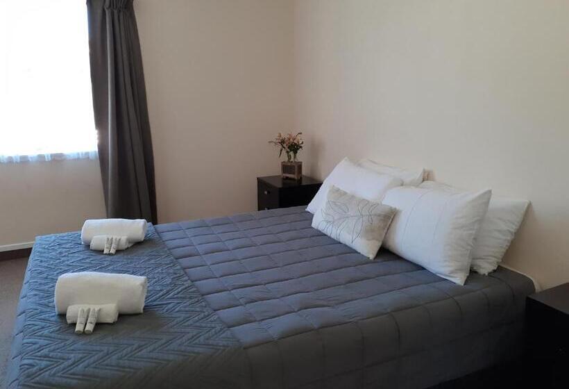 דירת שני חדרים, Golden Bay Motel