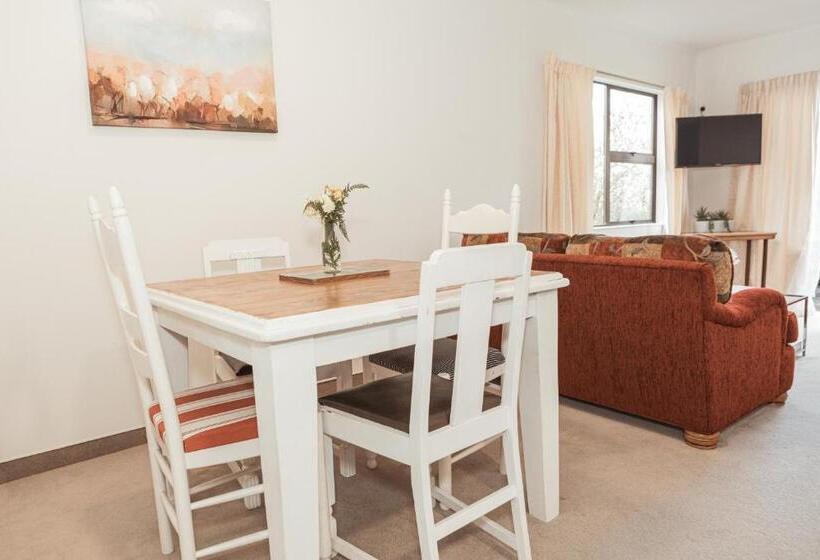 דירת שני חדרים, Golden Bay Motel