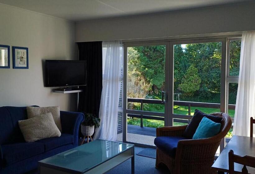 شقة غرفة واحدة, Golden Bay Motel