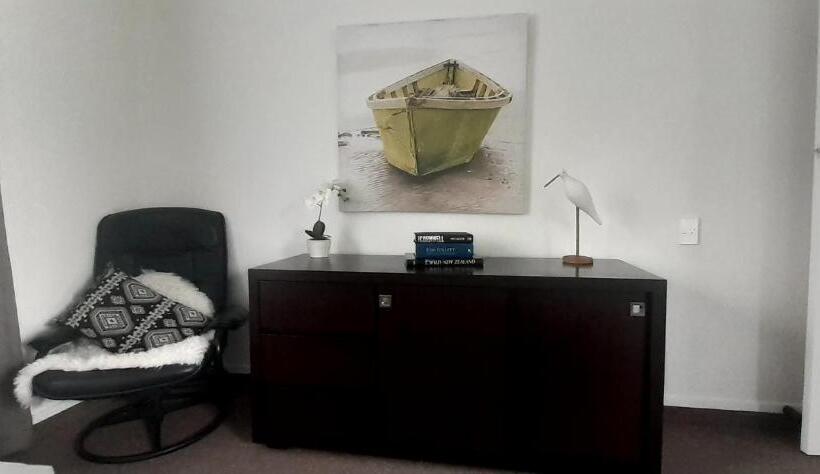 شقة 3 غرف, Golden Bay Motel