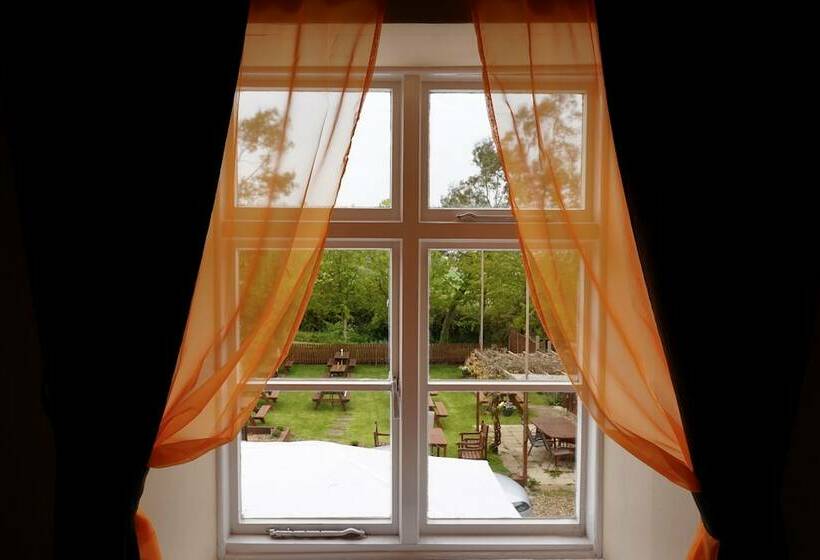 Номер Стандарт, The Wheatsheaf