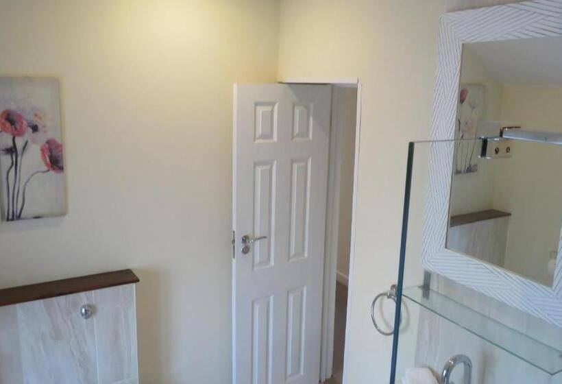 Номер Superior, The Wheatsheaf