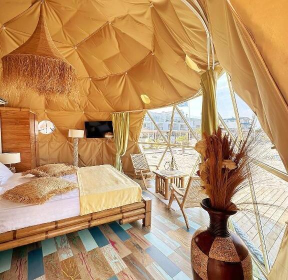 Standard Tent, Boutique Citadel