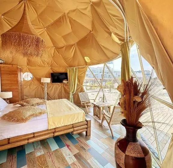 Standard Tent, Boutique Citadel